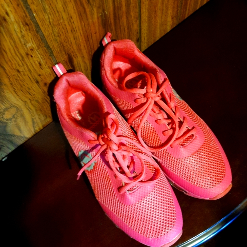 FlashGear Tennis Shoes